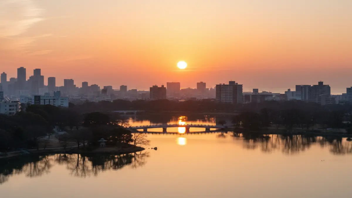 福岡市の大濠公園で見える初日の出のイメージ