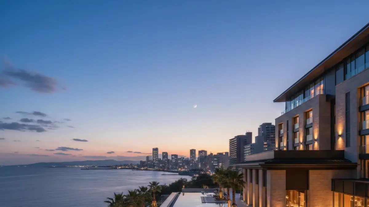 夕方のヒルトン福岡シーホーク外観。芸能人の噂が出やすい立地をイメージ