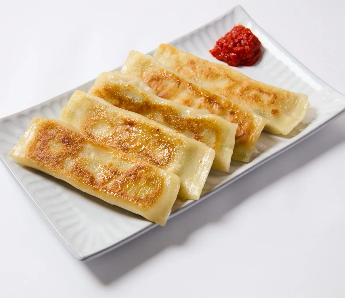台湾祭の名物メニュー、香ばしく焼き上げた棒餃子と辣醤