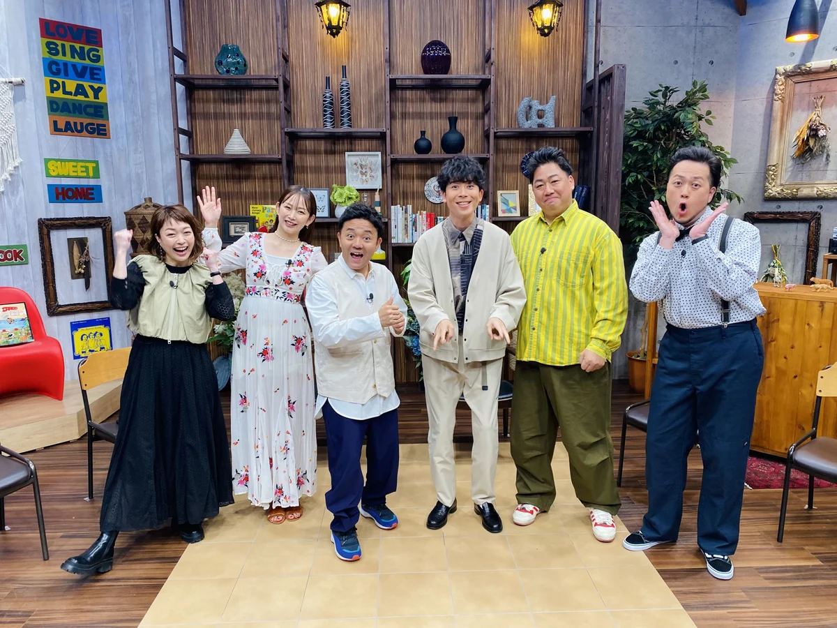 『たくなる』出演者の集合写真、パラシュート部隊・ブルーリバー・中上真亜子・小雪・岡田桃佳アナウンサー