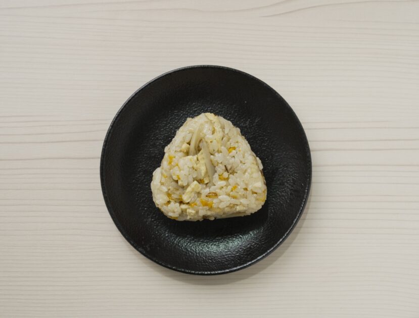 鶏めしむすび290円