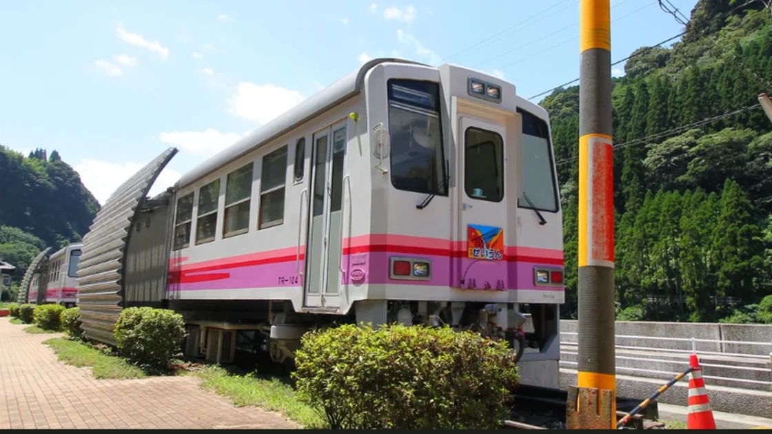 宮崎「TR列車の宿」は本物の車両に泊まれる！料金・予約方法・温泉・アクセスを紹介