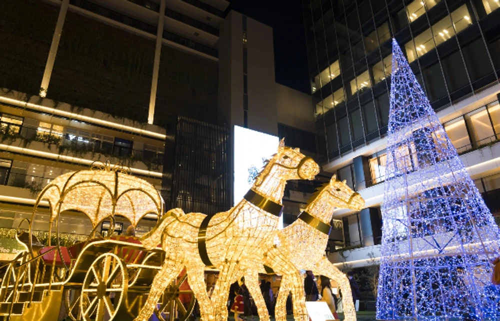 福岡大名ガーデンシティ クリスマスゲートパーク 馬車型イルミネーション